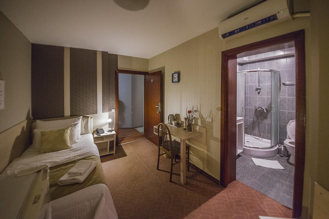 Hotel Bell Лесковац Екстериор снимка